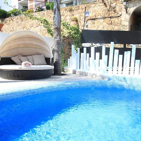 Con Piscina Hotel